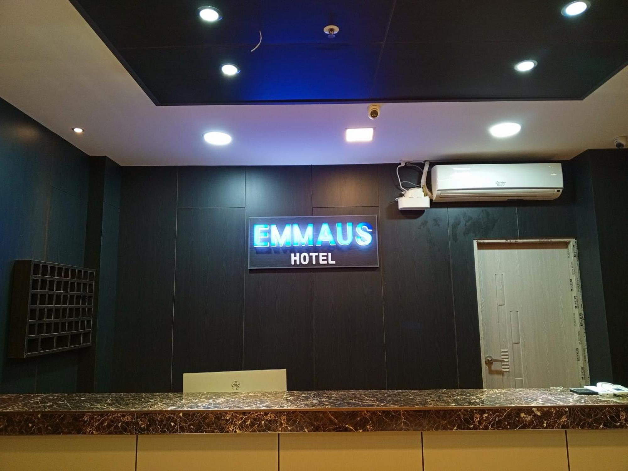 Emmaus Condotel Angeles Esterno foto