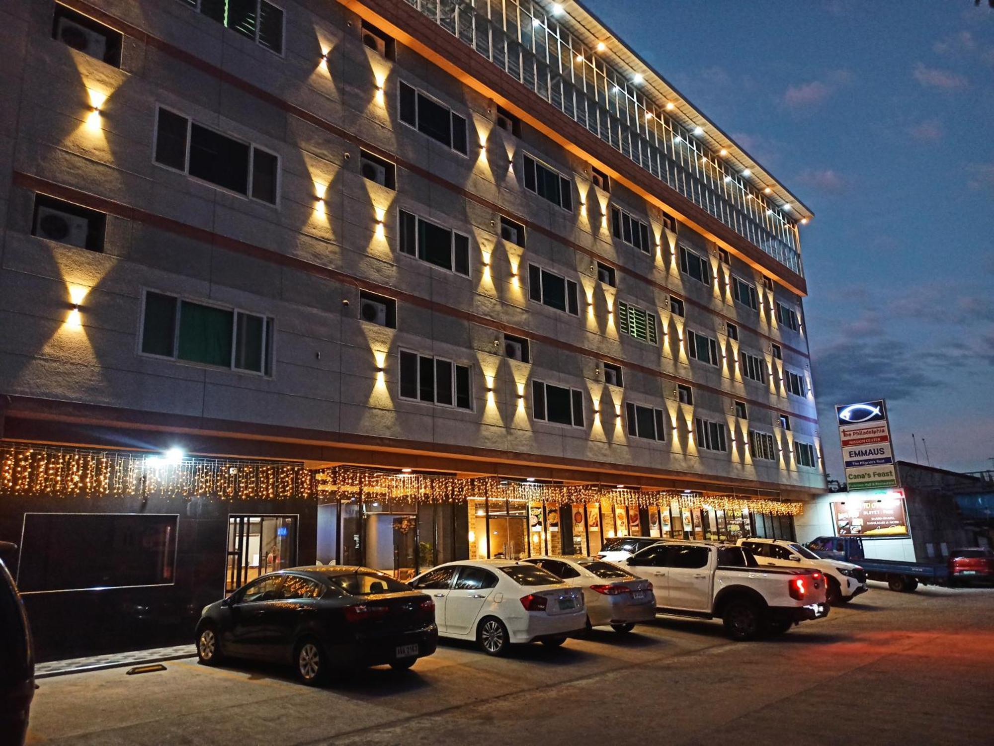 Emmaus Condotel Angeles Esterno foto